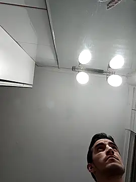 Snapshot of TommyMomentum chatting on February 22, 2026, 5:32 am TommyMomentum online show from February 22, 2026, 5:32 am