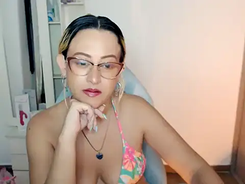 Snapshot of BOREAL_MOON chatting on December 22, 2025, 11:49 pm BOREAL MOON online show from December 22, 2025, 11:49 pm