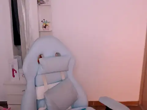 Snapshot of BOREAL_MOON chatting on December 16, 2025, 8:35 pm BOREAL MOON online show from December 16, 2025, 8:35 pm