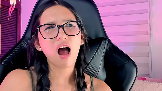 Luniverse online show from December 6, 2024, 10:24 pm