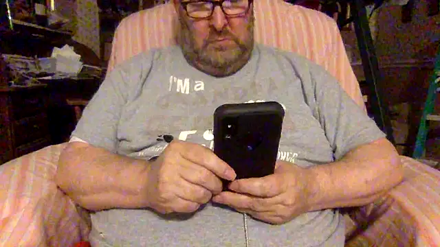 Snapshot of Drwhocares chatting on April 17, 2026, 7:06 pm Drwhocares online show from April 17, 2026, 7:06 pm
