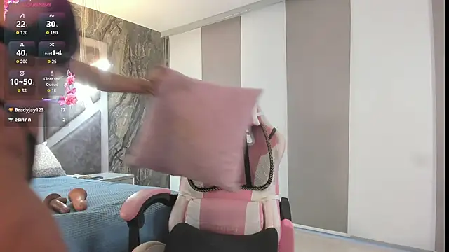 angelinafit online show from November 4, 2025, 11:36 am