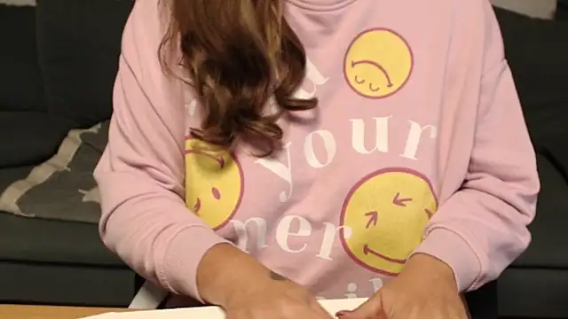 KimMitchelli online show from October 6, 2025, 9:21 am