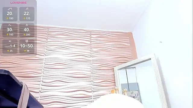 mia pineda online show from March 18, 2025, 4:39 pm