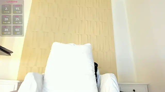 mia pineda online show from April 8, 2026, 9:05 pm