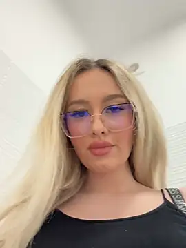 mollyxxx online show from February 18, 2025, 11:33 am