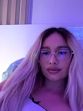 mollyxxx online show from October 28, 2025, 6:34 am