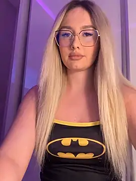 Snapshot of mollyxxx chatting on April 6, 2026, 3:35 am mollyxxx online show from April 6, 2026, 3:35 am