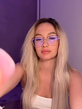 mollyxxx online show from September 30, 2025, 1:55 am