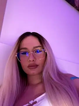 mollyxxx online show from December 4, 2025, 1:15 am