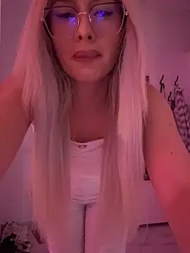 mollyxxx online show from October 7, 2025, 7:09 am