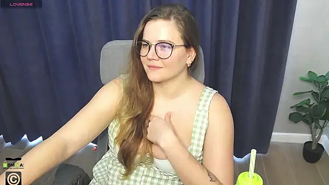 KellyKleine online show from March 13, 2025, 2:01 pm