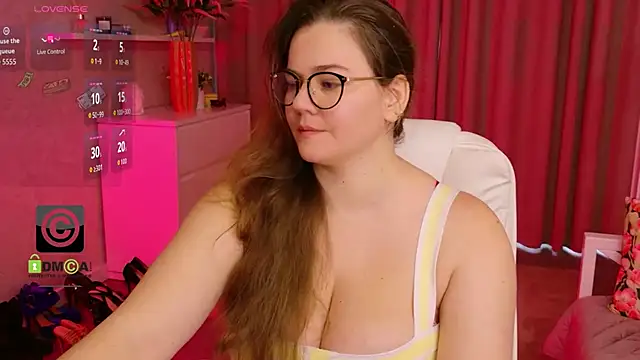 Snapshot of KellyKleine chatting on April 1, 2026, 8:04 am KellyKleine online show from April 1, 2026, 8:04 am