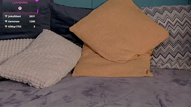 Snapshot of RockQueen_A chatting on October 6, 2025, 5:02 pm RockQueen A online show from October 6, 2025, 5:02 pm