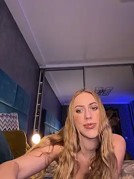 Snapshot of RockQueen_A chatting on February 9, 2026, 4:32 am RockQueen A online show from February 9, 2026, 4:32 am