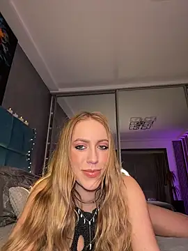 Snapshot of RockQueen_A chatting on January 12, 2026, 5:03 am RockQueen A online show from January 12, 2026, 5:03 am