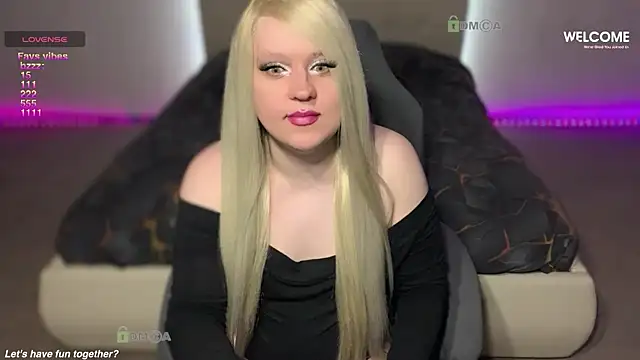 Snapshot of camsmiley chatting on May 12, 2026, 9:43 pm camsmiley online show from May 12, 2026, 9:43 pm
