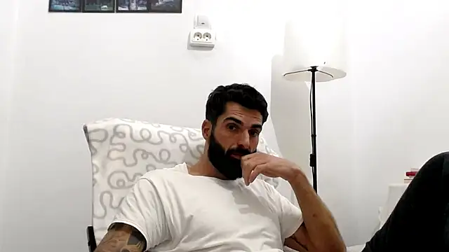 Verycutex online show from November 8, 2025, 11:19 pm