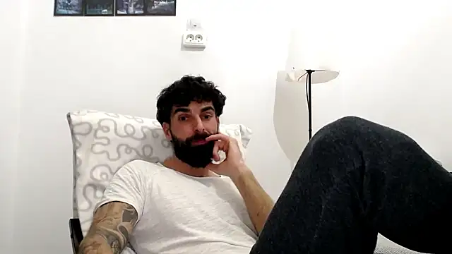 Snapshot of Verycutex chatting on February 20, 2026, 8:22 pm Verycutex online show from February 20, 2026, 8:22 pm