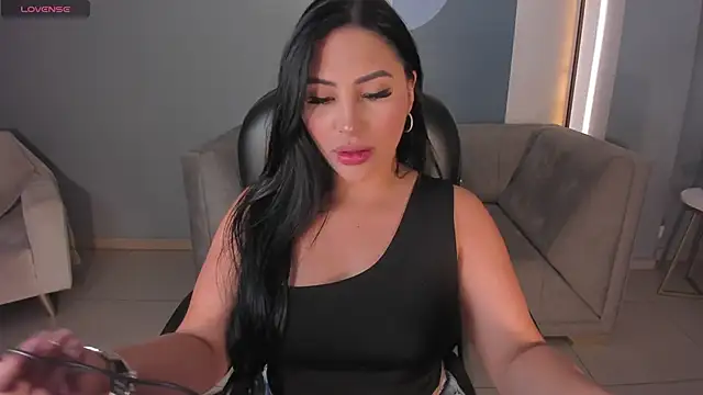 Snapshot of MiaRoberts1 chatting on November 25, 2025, 5:57 pm MiaRoberts1 online show from November 25, 2025, 5:57 pm