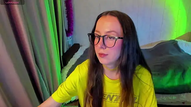 Snapshot of CurlySteph chatting on November 6, 2025, 5:50 pm CurlySteph online show from November 6, 2025, 5:50 pm