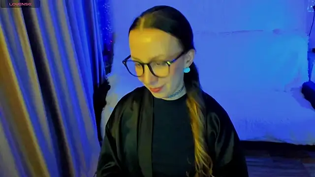 Snapshot of CurlySteph chatting on November 28, 2025, 5:24 pm CurlySteph online show from November 28, 2025, 5:24 pm