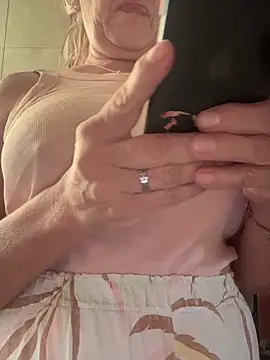 Snapshot of camelia3 chatting on December 1, 2025, 10:16 am camelia3 online show from December 1, 2025, 10:16 am