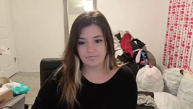 magicsparkles online show from April 7, 2026, 12:45 am