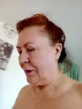 Snapshot of Hottie-Mom chatting on April 30, 2026, 6:31 am Hottie-Mom online show from April 30, 2026, 6:31 am