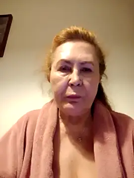 Snapshot of Hottie-Mom chatting on April 19, 2026, 8:55 pm Hottie-Mom online show from April 19, 2026, 8:55 pm