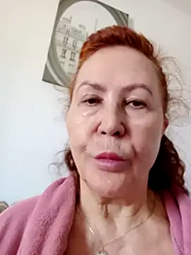 Snapshot of Hottie-Mom chatting on April 22, 2026, 9:05 am Hottie-Mom online show from April 22, 2026, 9:05 am