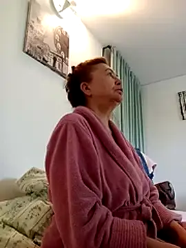 Snapshot of Hottie-Mom chatting on May 14, 2026, 8:22 am Hottie-Mom online show from May 14, 2026, 8:22 am