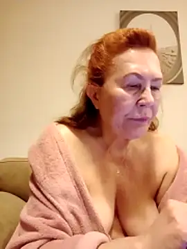 Snapshot of Hottie-Mom chatting on April 21, 2026, 8:37 pm Hottie-Mom online show from April 21, 2026, 8:37 pm