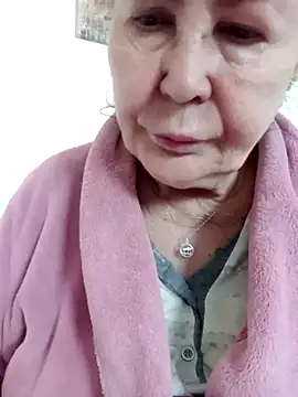 Snapshot of Hottie-Mom chatting on April 27, 2026, 8:12 am Hottie-Mom online show from April 27, 2026, 8:12 am
