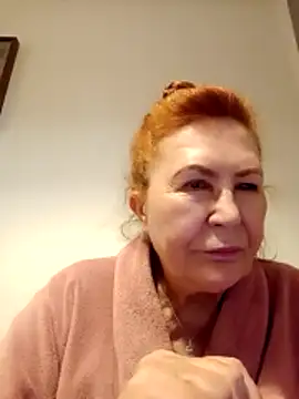 Snapshot of Hottie-Mom chatting on April 29, 2026, 6:25 pm Hottie-Mom online show from April 29, 2026, 6:25 pm