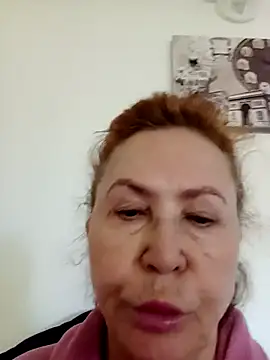 Snapshot of Hottie-Mom chatting on May 23, 2026, 7:29 am Hottie-Mom online show from May 23, 2026, 7:29 am