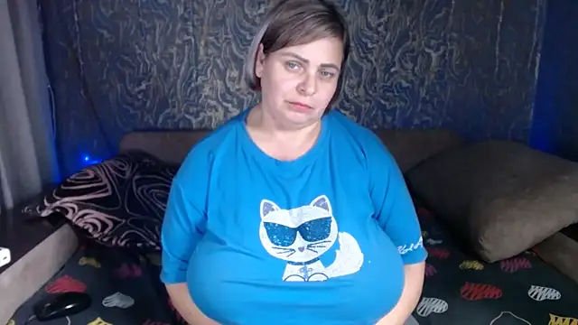 EvaCristal online show from December 1, 2025, 1:56 pm