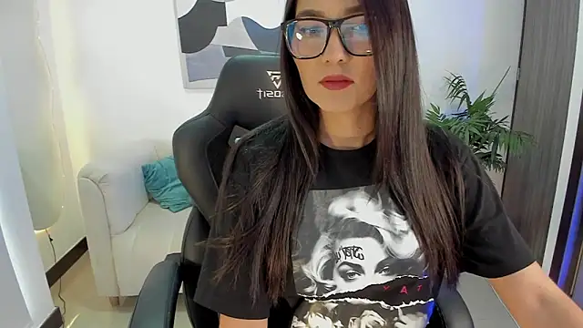 SaraParker  online show from March 21, 2025, 3:35 pm