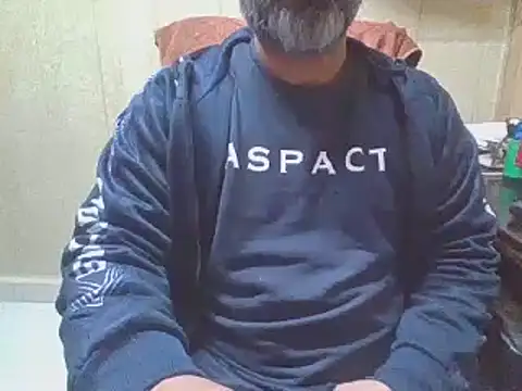 Snapshot of hairymaster95 chatting on February 1, 2026, 7:06 am hairymaster95 online show from February 1, 2026, 7:06 am