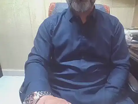 hairymaster95 online show from April 18, 2026, 4:37 am