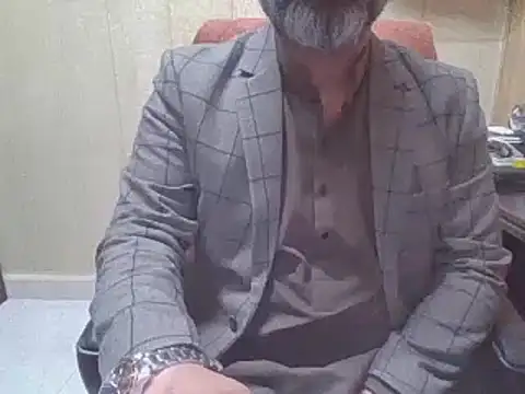 hairymaster95 online show from December 1, 2025, 4:13 am