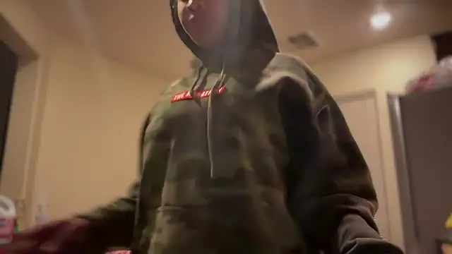 Snapshot of Cum2Charm chatting on March 6, 2026, 8:20 am Cum2Charm online show from March 6, 2026, 8:20 am