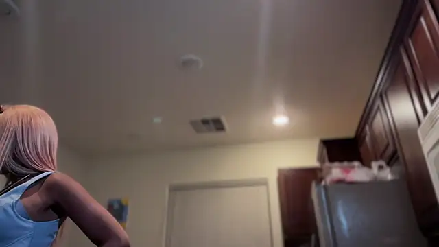 Snapshot of Cum2Charm chatting on April 9, 2026, 6:19 am Cum2Charm online show from April 9, 2026, 6:19 am