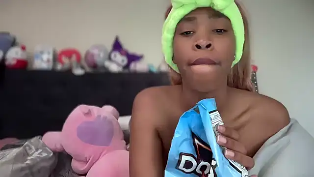 Snapshot of Cum2Charm chatting on March 7, 2026, 3:50 pm Cum2Charm online show from March 7, 2026, 3:50 pm