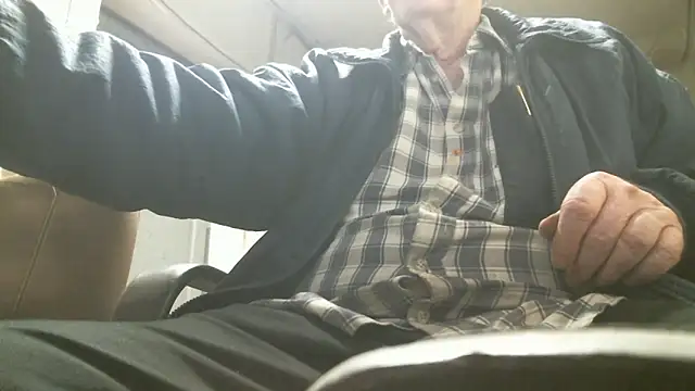 Snapshot of HaraldGermany chatting on December 17, 2025, 5:29 pm HaraldGermany online show from December 17, 2025, 5:29 pm