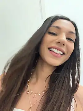 Snapshot of _MiaQueen_ chatting on July 2, 2026, 9:43 pm MiaQueen online show from July 2, 2026, 9:43 pm