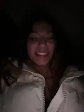 Snapshot of _MiaQueen_ chatting on December 14, 2024, 1:27 am MiaQueen online show from December 14, 2024, 1:27 am