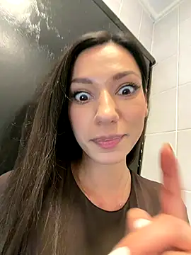  MiaQueen  online show from December 22, 2025, 8:31 pm