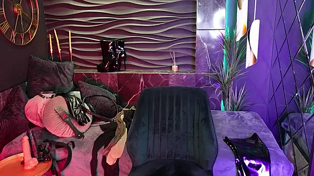 Snapshot of KylieMellow chatting on November 11, 2025, 5:35 am KylieMellow online show from November 11, 2025, 5:35 am