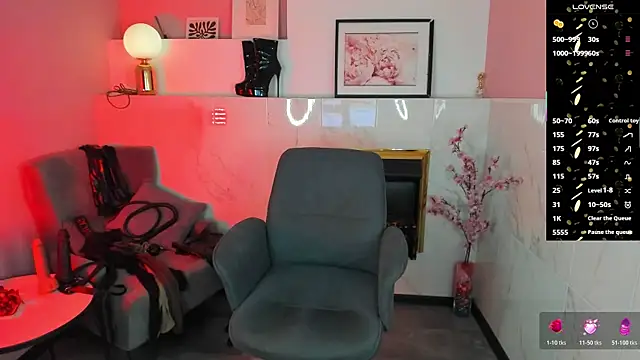 Snapshot of KylieMellow chatting on December 15, 2025, 5:35 am KylieMellow online show from December 15, 2025, 5:35 am